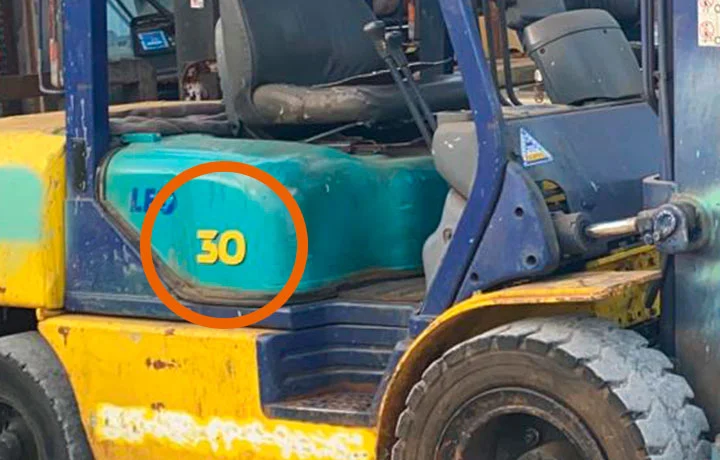 フォークリフト車体に記載の数字